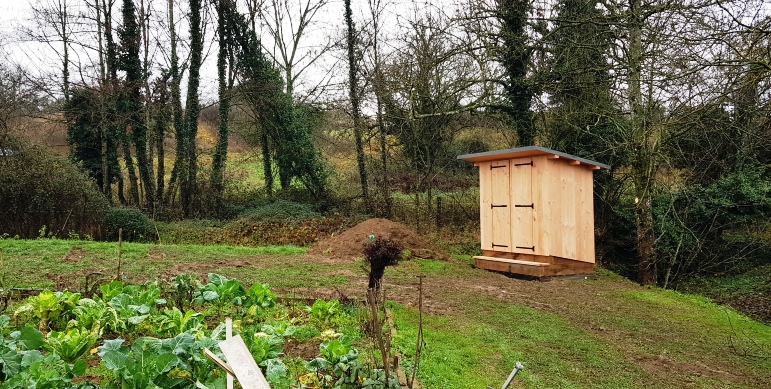 Deux toilettes sèches pour les jardins de Meximieux